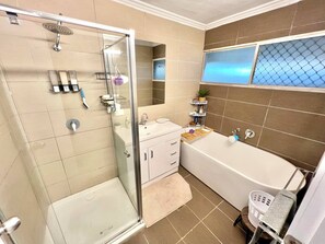 Hair dryer, towels, soap, shampoo - Absolute Ocean Front with rooftop Ocean views. (Flying Fish Point)