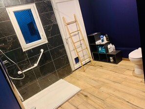 Shower, towels - Time Stops Here At Home (Saint-Hilaire-de-Riez)