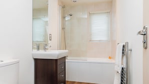 Unclassified image, 2 of 10, button - 4 bedroom accommodation in Cheddar (Cheddar)