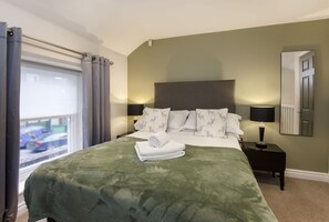 2 chambres, fer et planche à repasser, Wi-Fi gratuit, draps fournis