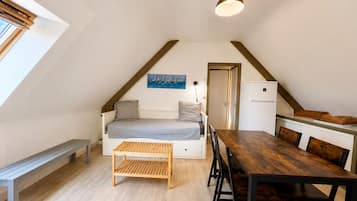1 bedroom, iron/ironing board, travel cot, free WiFi