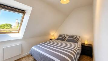 1 bedroom, iron/ironing board, travel crib, free WiFi