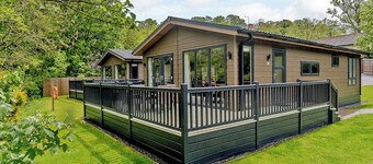 Pemberley Watersedge Lodge