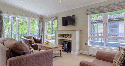 Pemberley Watersedge Lodge