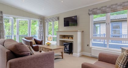 Pemberley Watersedge Lodge