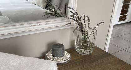 L’Amorie, stylish, secure & safe, 10 min to OR Tambo international