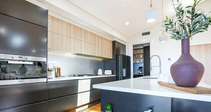 Entire Ocean View Shell Cove Mansion - Sleeps 16 guests 5 minute from the beach!