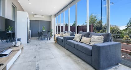 Entire Ocean View Shell Cove Mansion - Sleeps 16 guests 5 minute from the beach!