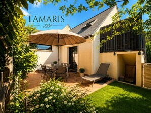 Outdoor dining - TAMARIS, SEASIDE AND WILD COAST (Saint-Coulomb)
