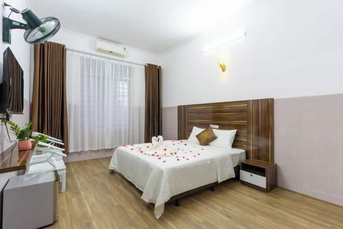 Premium bedding, pillowtop beds, individually decorated