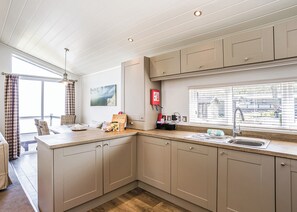 Fridge, oven, stovetop, dishwasher - Osborne View Premier (Wootton, Nr Cowes)