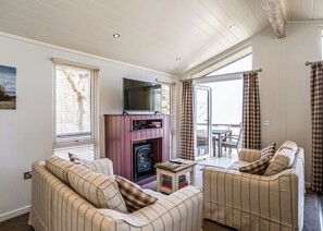 Living area - Osborne View Premier (Wootton, Nr Cowes)