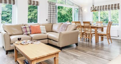 Netherfield Watersedge Lodge