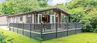 Netherfield Watersedge Lodge