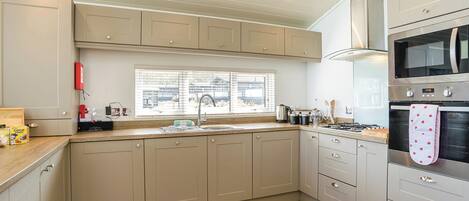 Kühlschrank, Ofen, Herdplatte, Geschirrspüler