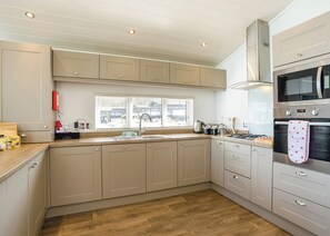 Fridge, oven, stovetop, dishwasher - 2 bedroom accommodation in Wootton, Nr Cowes (Wootton, Nr Cowes)