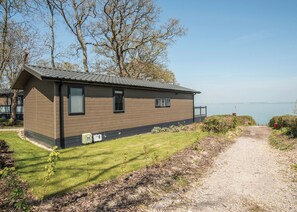 Exterior - 2 bedroom accommodation in Wootton, Nr Cowes (Wootton, Nr Cowes)