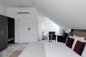 STANDARD Family Room | Hypo-allergenic bedding, in-room safe, iron/ironing board, free WiFi - Grand Hotel Europe (Lucerne)