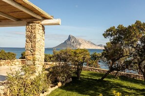 Property grounds - Villa Sea Soul - luxury with access to the sea (porto taverna)
