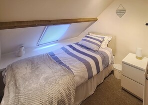 2 bedrooms - 2 bedroom accommodation in Pontyberem, Carmarthenshire (Pontyberem, Carmarthenshire)