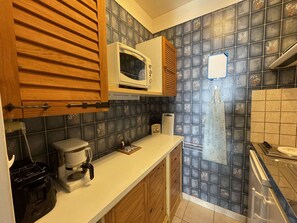 Fridge, stovetop, coffee/tea maker, toaster