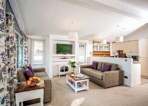 Living area - Carisbrooke Premier Lodge (Wootton, Nr Cowes)