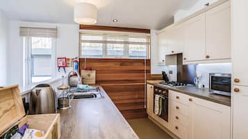 Køleskab, ovn, kogeplade, opvaskemaskine