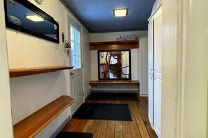 المنشأة من الداخل