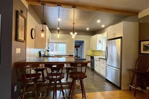 Cozy, Warm & Spacious Fernie Bungalow