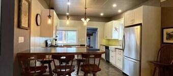 Cozy, Warm & Spacious Fernie Bungalow