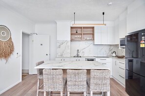 Fridge, microwave, stovetop, coffee/tea maker - Alassio 1 Bedroom Beachfront Apartment 202/1 (Palm Cove)