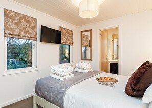 3 bedrooms, free WiFi - Clifton Elegance Lodge 3 (Cheddar)