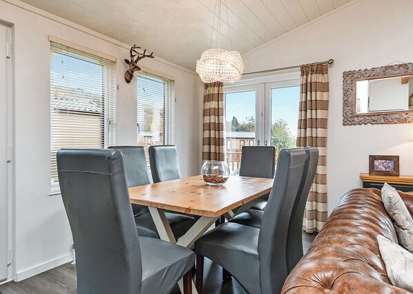 Dining - Clifton Elegance Lodge 3 (Cheddar)