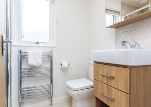 Bathroom - Hartfield Watersedge Lodge (Newton Saint Loe, Nr Bath)