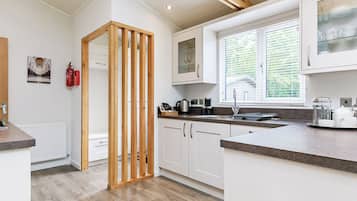 Frigorifero, forno, piano cottura, lavastoviglie