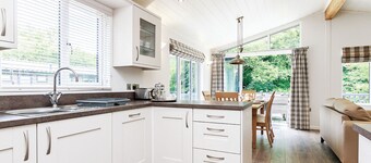 Hartfield Watersedge Lodge