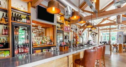 Hartfield Watersedge Lodge