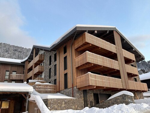 5-room apartment at slopes for 8 pers, with parking and WiFi