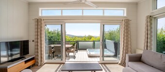 Glastonbury Lodge Premier