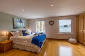 4 habitaciones, tabla de planchar con plancha y cuna de viaje 