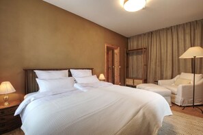 4 habitaciones, tabla de planchar con plancha, wifi y ropa de cama