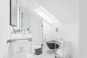 Estudio | Baño | Secadora de cabello, piso con calefacción, toallas 