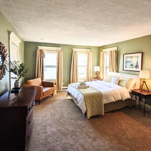 3 bedrooms, desk, iron/ironing board, free WiFi