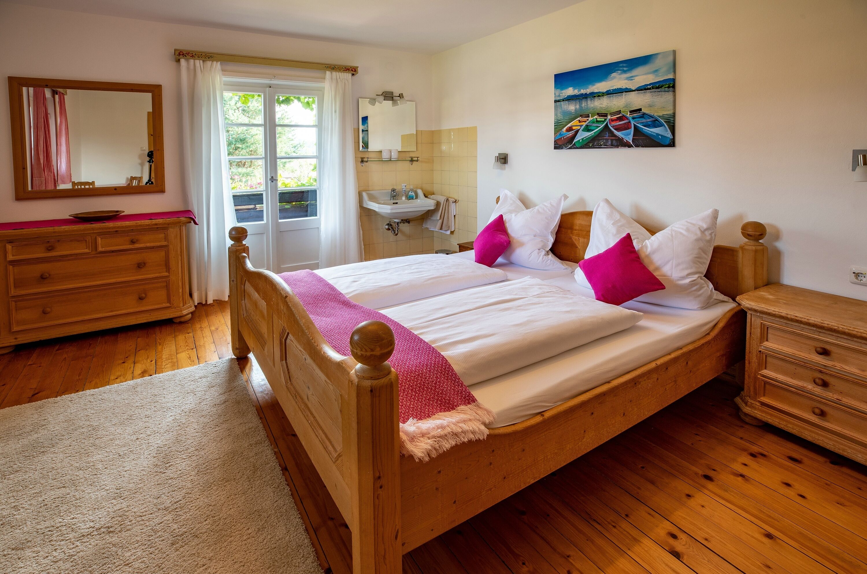 6 多间卧室、办公桌、熨斗/熨衣板、旅行婴儿床