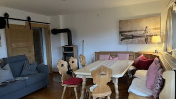 Smart TV, fireplace, table tennis, books