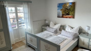 6 Schlafzimmer, Schreibtisch, BĂŒgeleisen/BĂŒgelbrett, Reisekinderbett