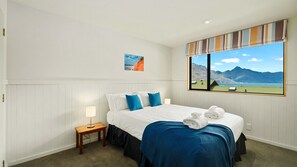 3 Schlafzimmer, Schreibtisch, Bügeleisen/Bügelbrett, Reisekinderbett