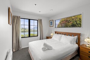 4 bedrooms, desk, iron/ironing board, travel cot