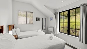 4 soverom, strykejern/-brett, wi-fi og sengetøy