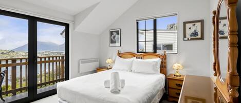 4 habitaciones, tabla de planchar con plancha, wifi y ropa de cama